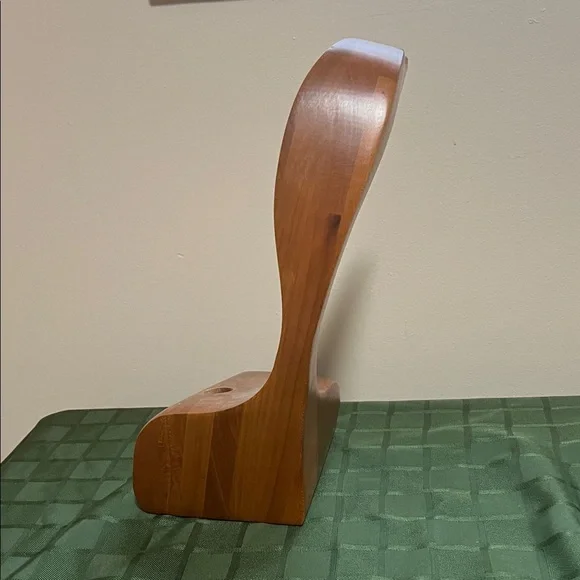 Vintage  Wooden Swan Sculpture with Natural Tones - Picture 12 of 15